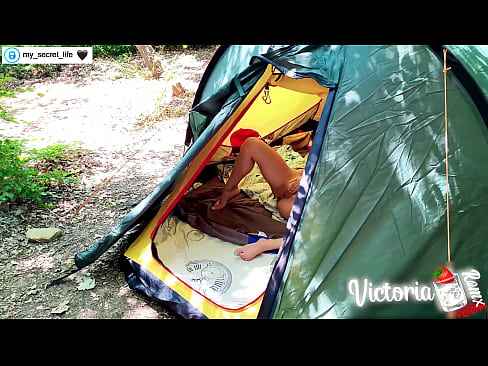 ❤️ ថតដោយកាមេរ៉ា Passionate jerk off Stranger in a tent ❤️❌ វីដេអូរន្ធគូថ នៅពួកយើង  ️❤